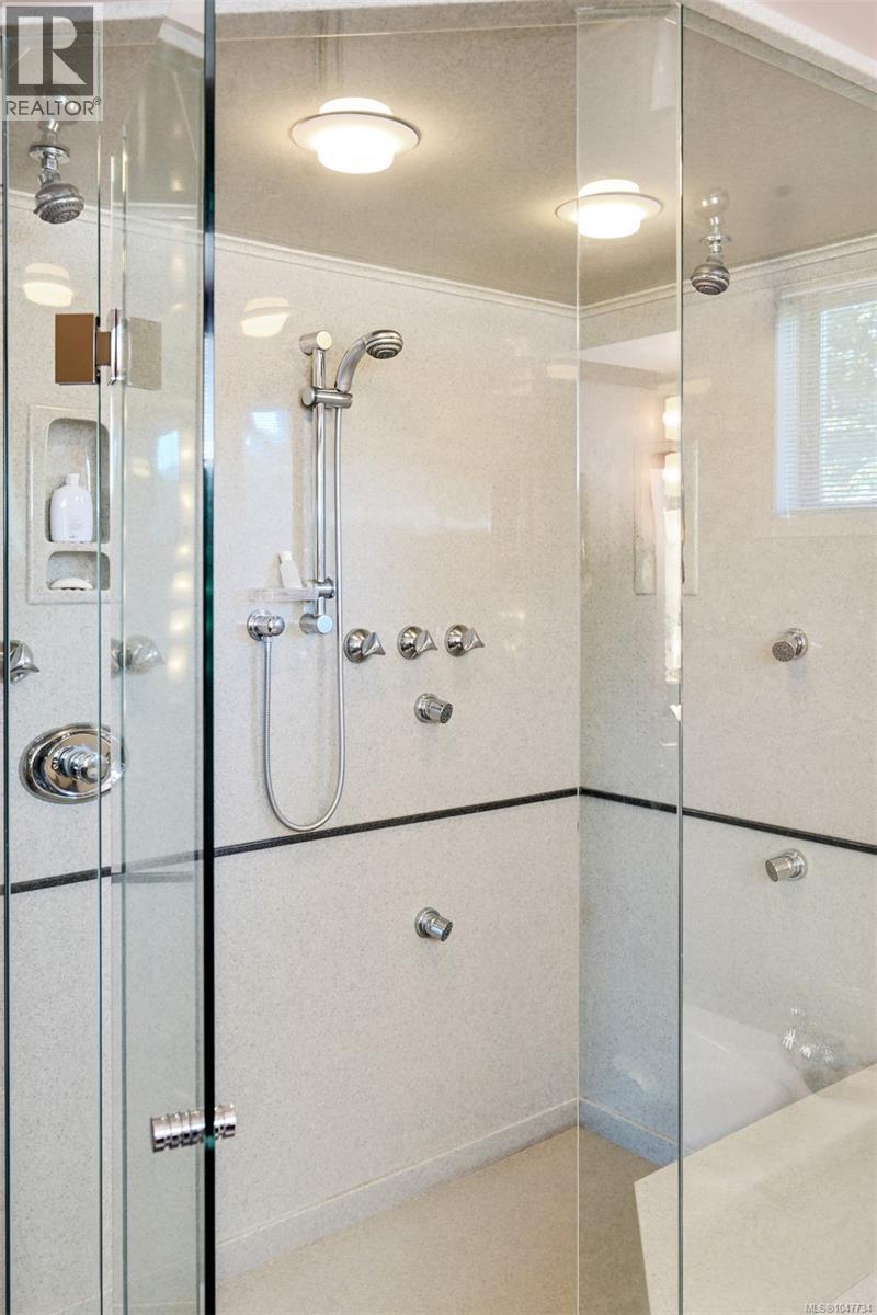 1557 Edgemont Rd, Saanich, British Columbia  V8N 4P7 - Photo 29 - 1047734