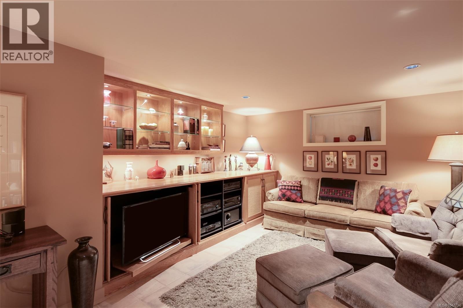 1557 Edgemont Rd, Saanich, British Columbia  V8N 4P7 - Photo 35 - 1047734