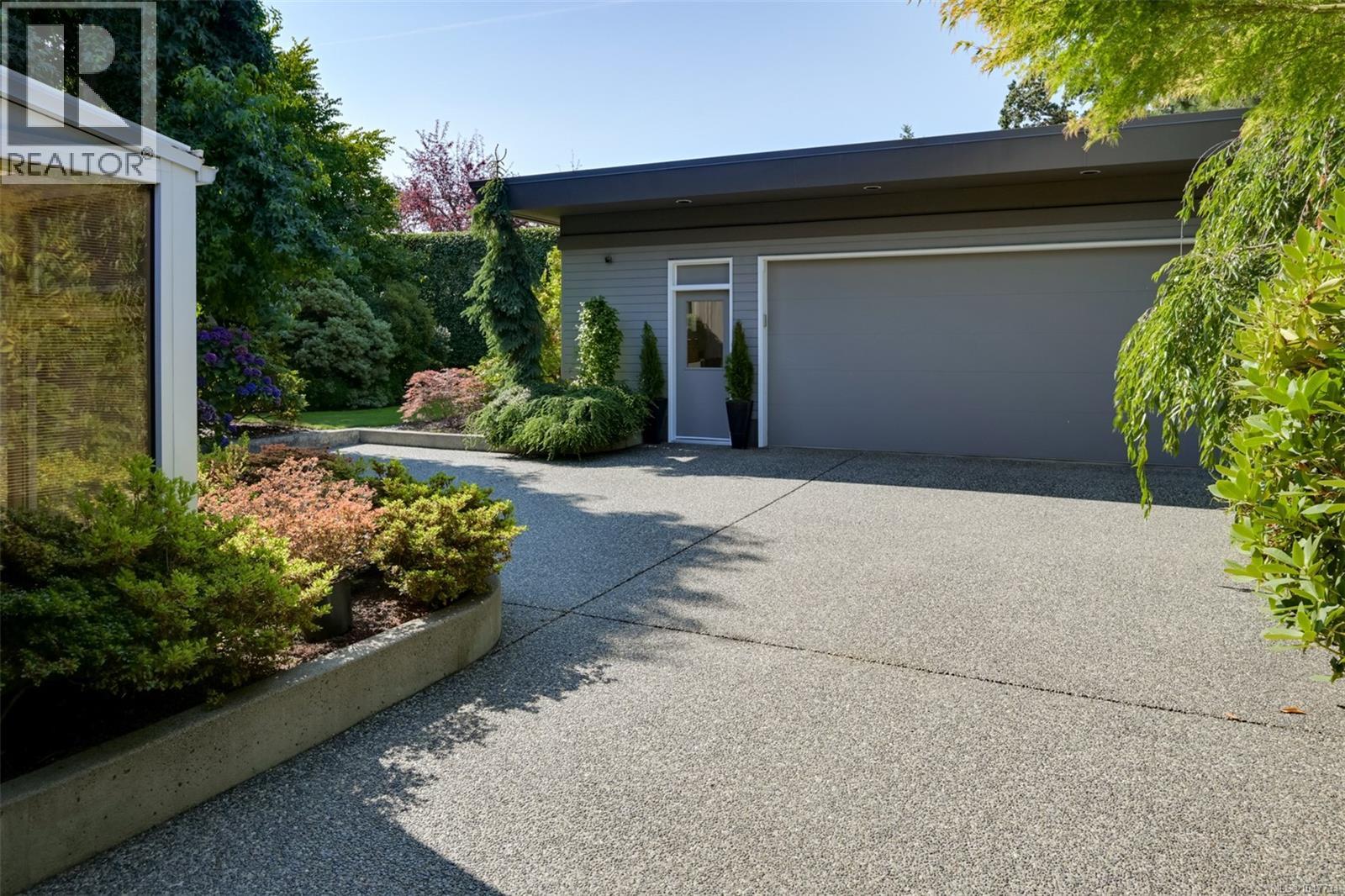 1557 Edgemont Rd, Saanich, British Columbia  V8N 4P7 - Photo 41 - 1047734