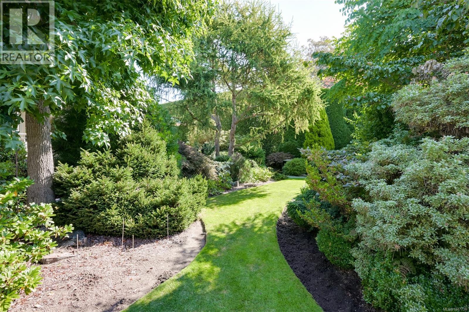 1557 Edgemont Rd, Saanich, British Columbia  V8N 4P7 - Photo 42 - 1047734