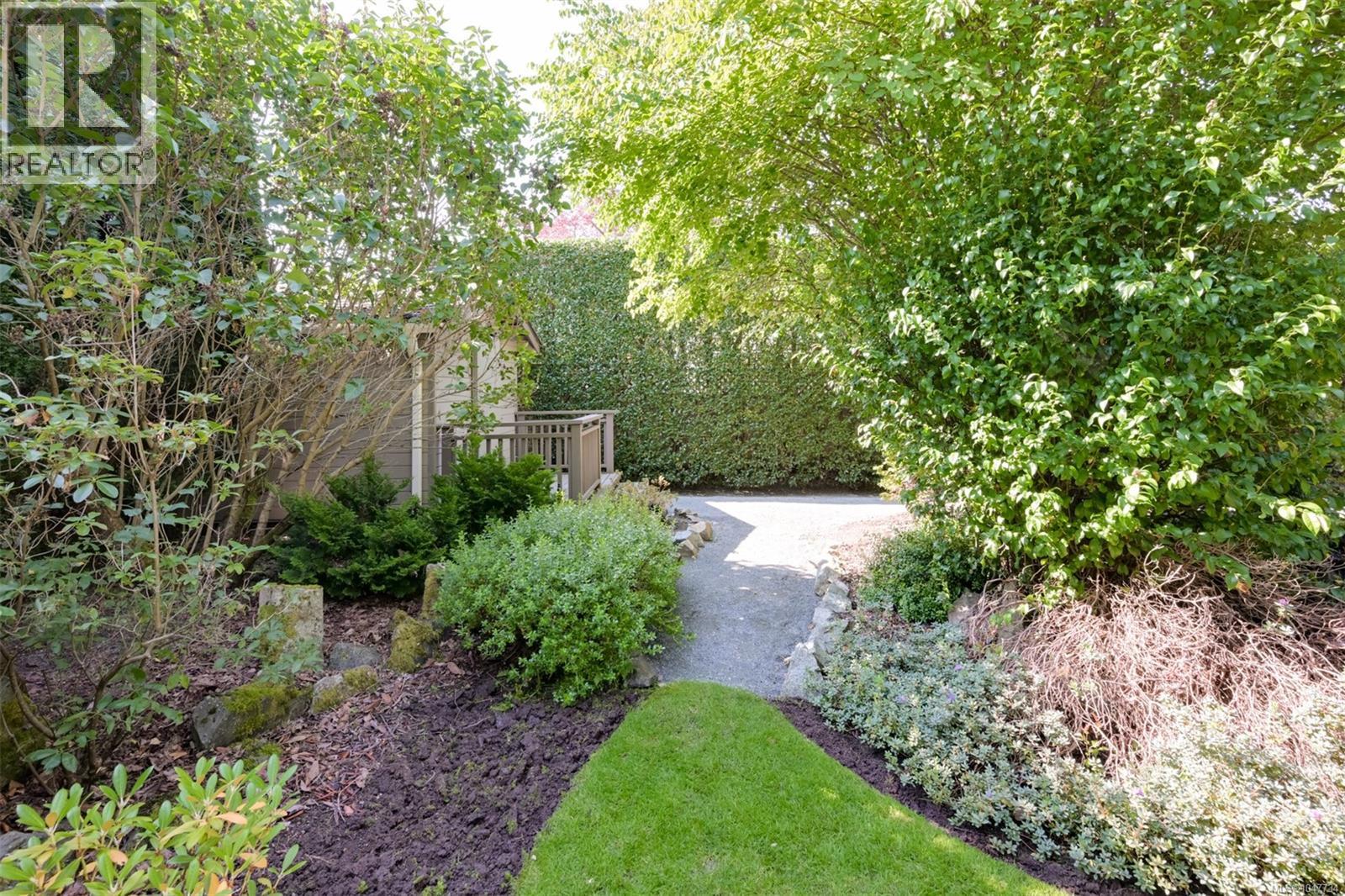 1557 Edgemont Rd, Saanich, British Columbia  V8N 4P7 - Photo 44 - 1047734