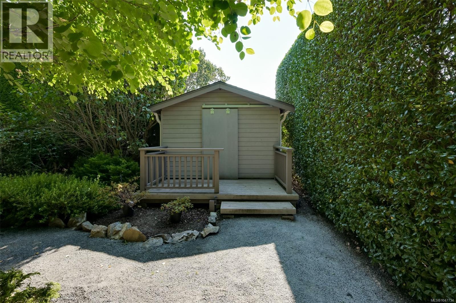 1557 Edgemont Rd, Saanich, British Columbia  V8N 4P7 - Photo 45 - 1047734
