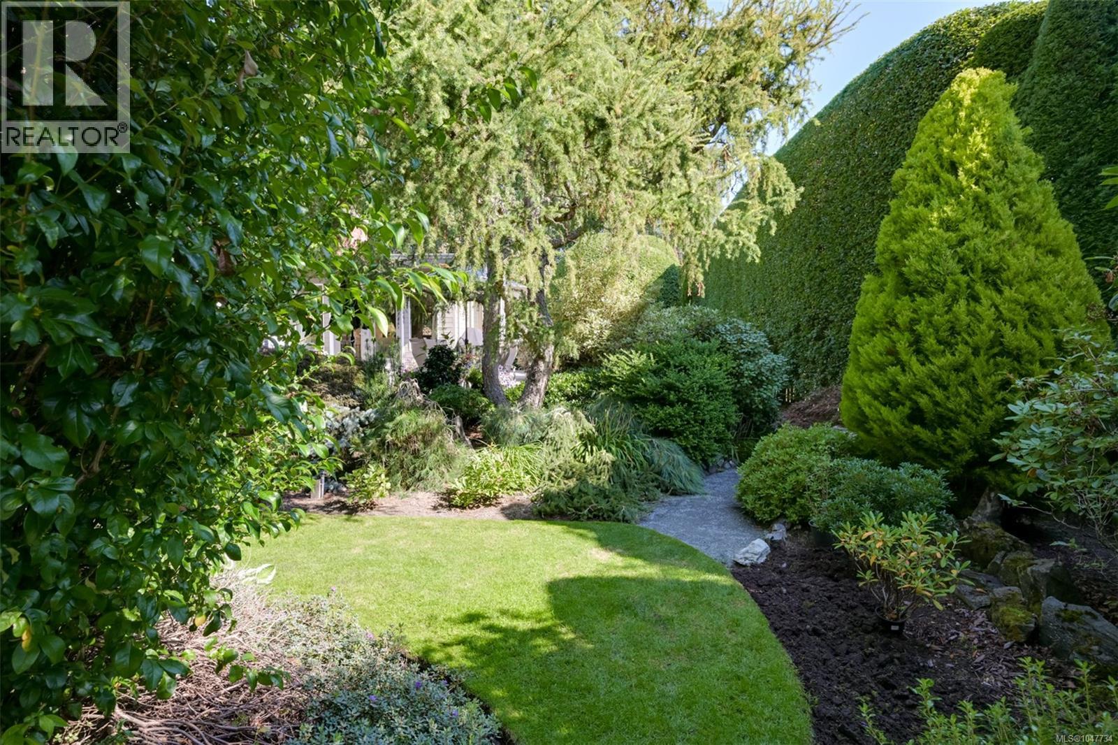 1557 Edgemont Rd, Saanich, British Columbia  V8N 4P7 - Photo 46 - 1047734
