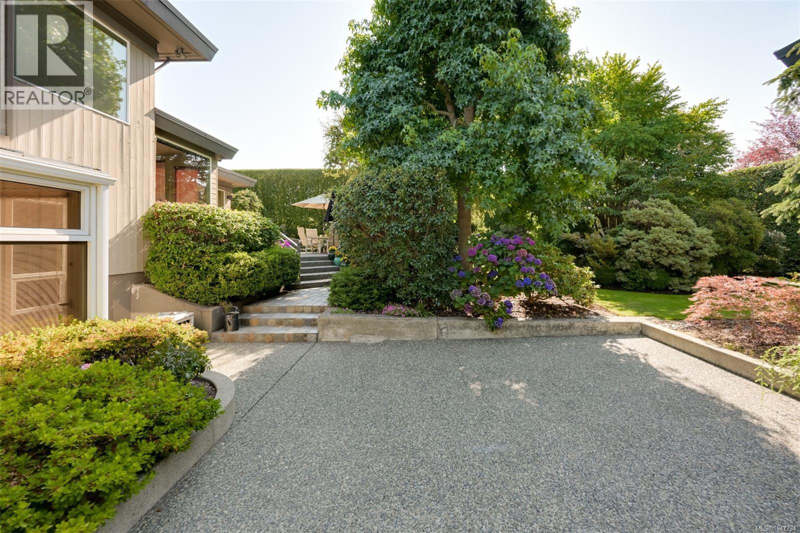 1557 Edgemont Rd, Saanich, British Columbia  V8N 4P7 - Photo 48 - 1047734