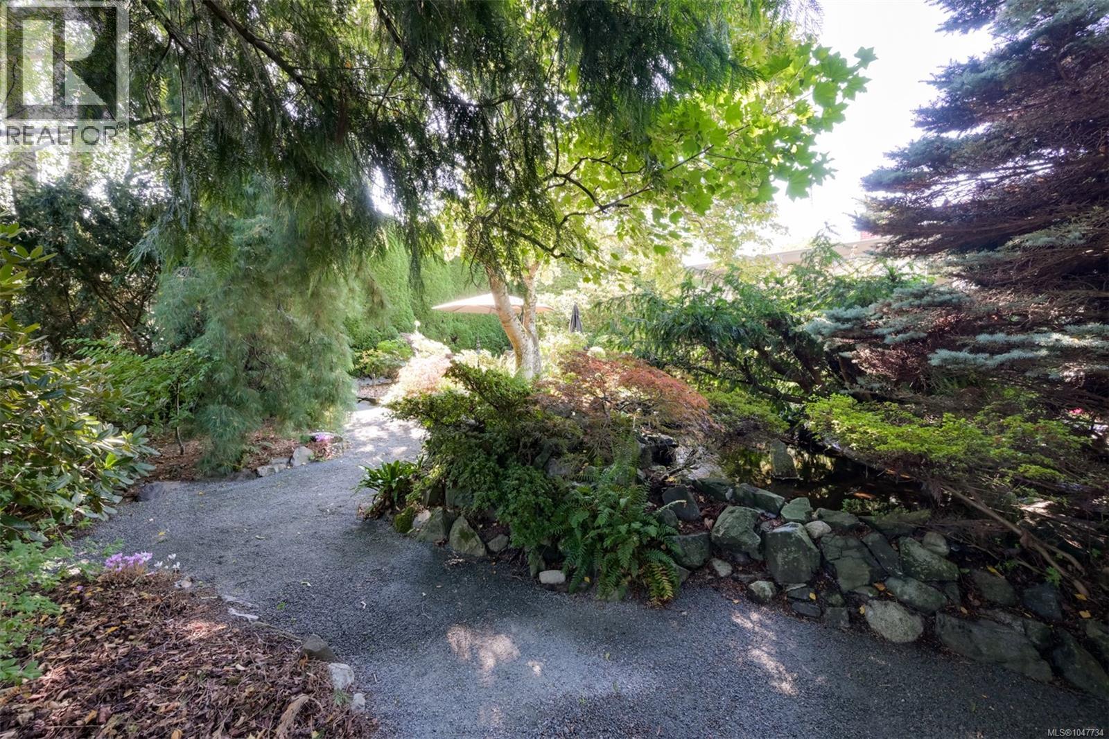 1557 Edgemont Rd, Saanich, British Columbia  V8N 4P7 - Photo 55 - 1047734