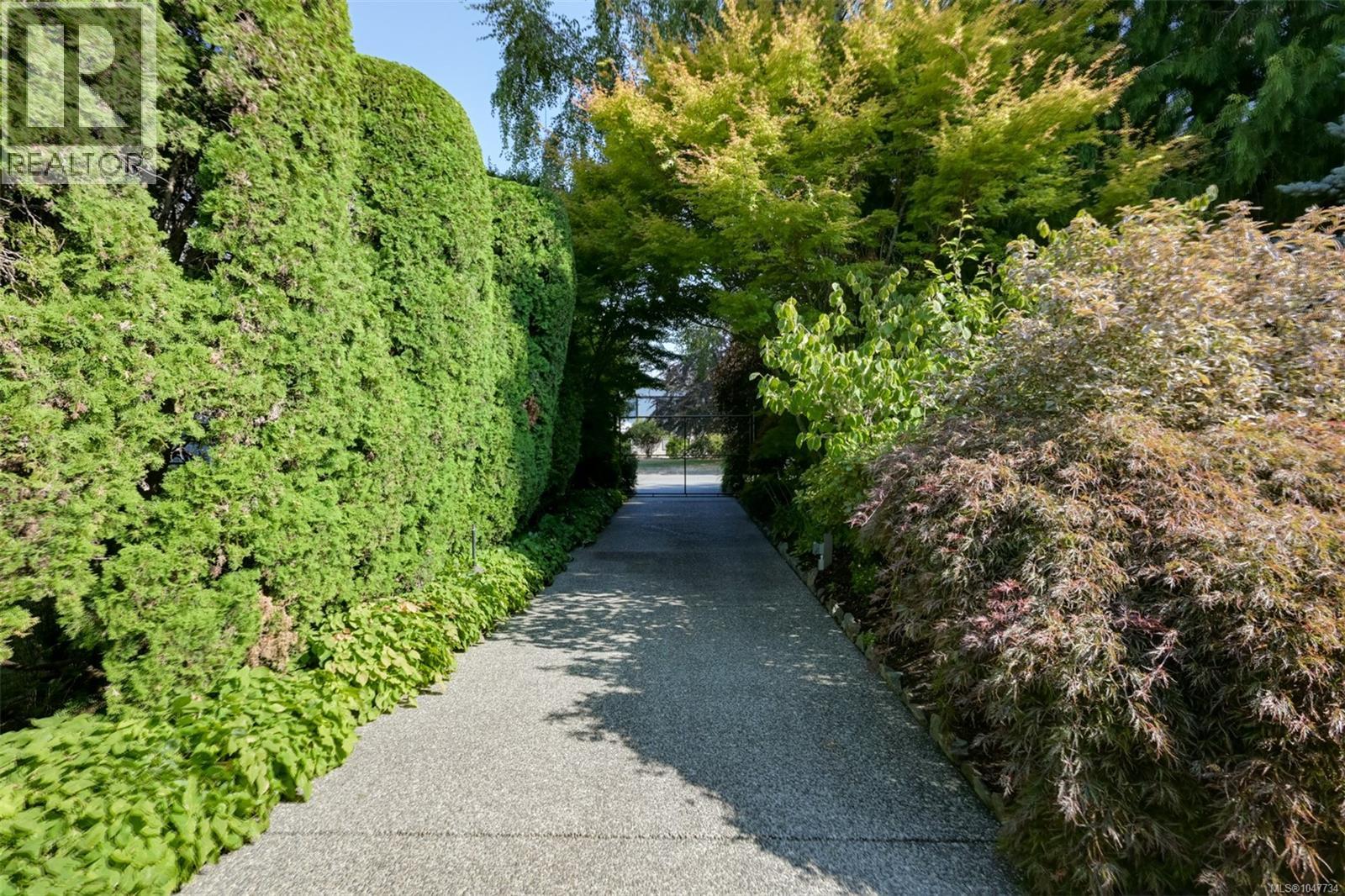 1557 Edgemont Rd, Saanich, British Columbia  V8N 4P7 - Photo 56 - 1047734