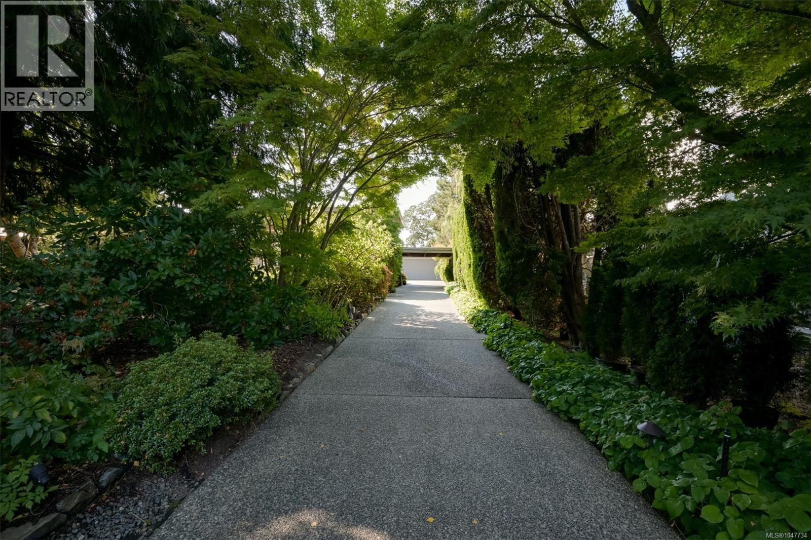 1557 Edgemont Rd, Saanich, British Columbia  V8N 4P7 - Photo 57 - 1047734