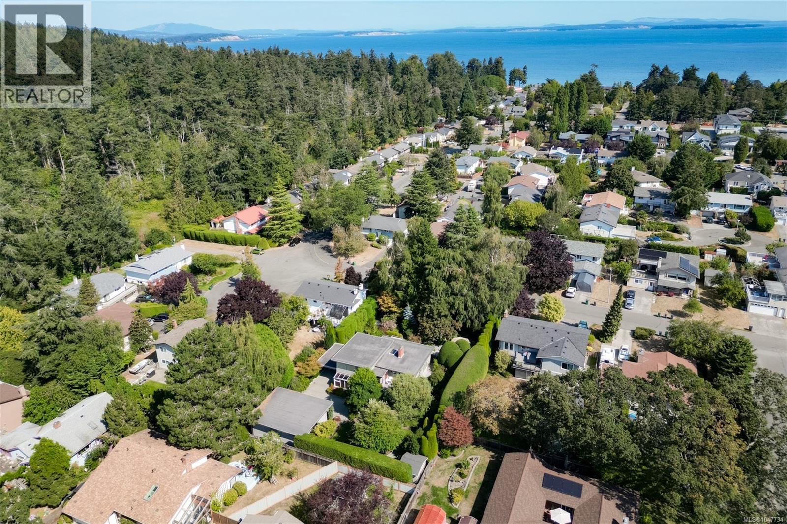 1557 Edgemont Rd, Saanich, British Columbia  V8N 4P7 - Photo 59 - 1047734