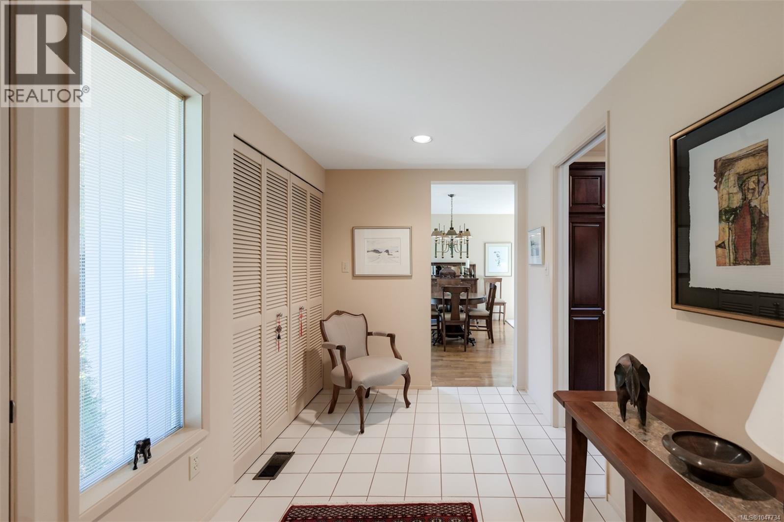 1557 Edgemont Rd, Saanich, British Columbia  V8N 4P7 - Photo 6 - 1047734