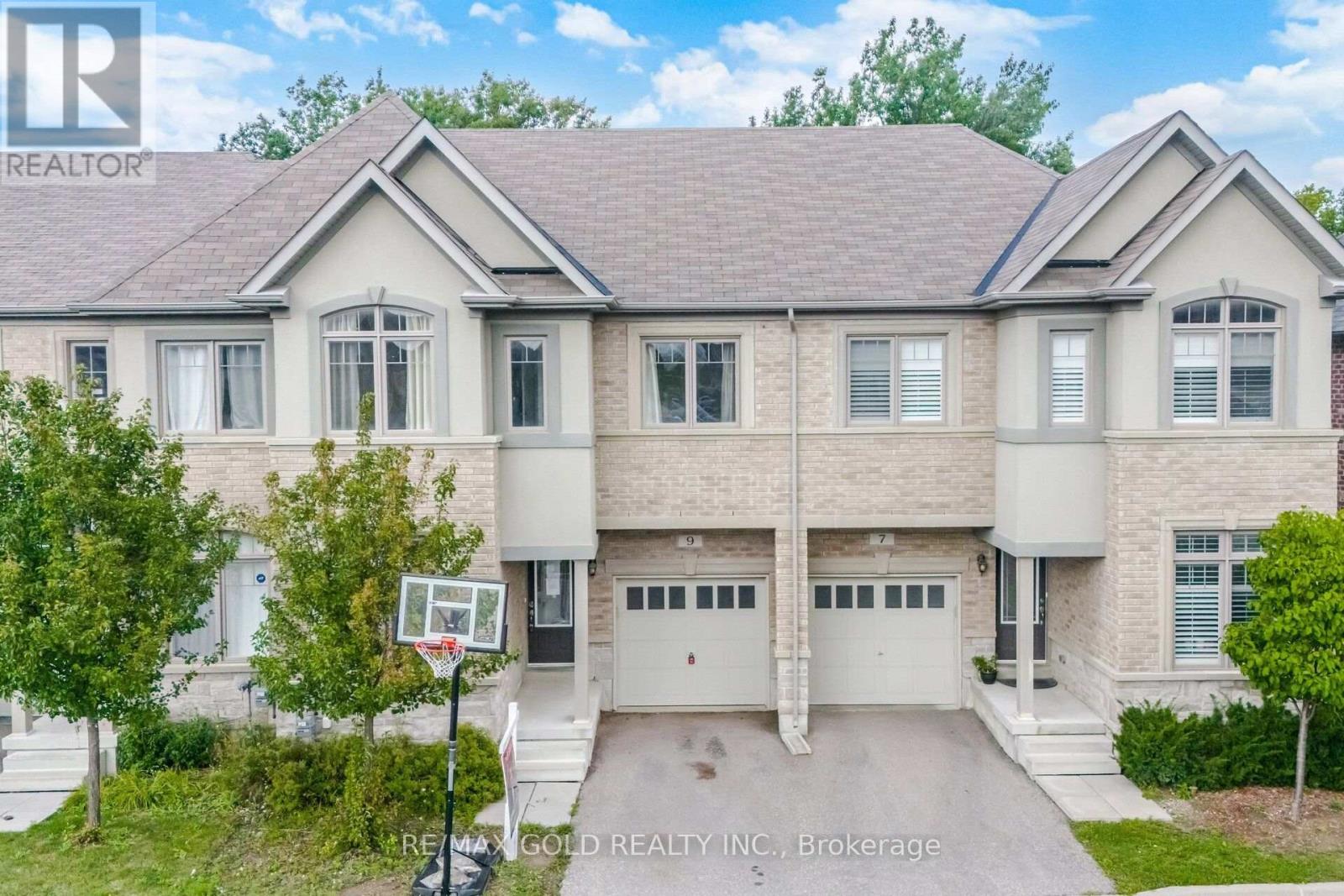 9 OLIANA WAY, Brampton, Ontario