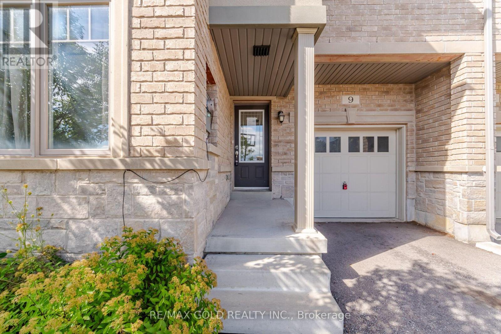 9 Oliana Way, Brampton, Ontario  L6Y 6G8 - Photo 11 - W13698382