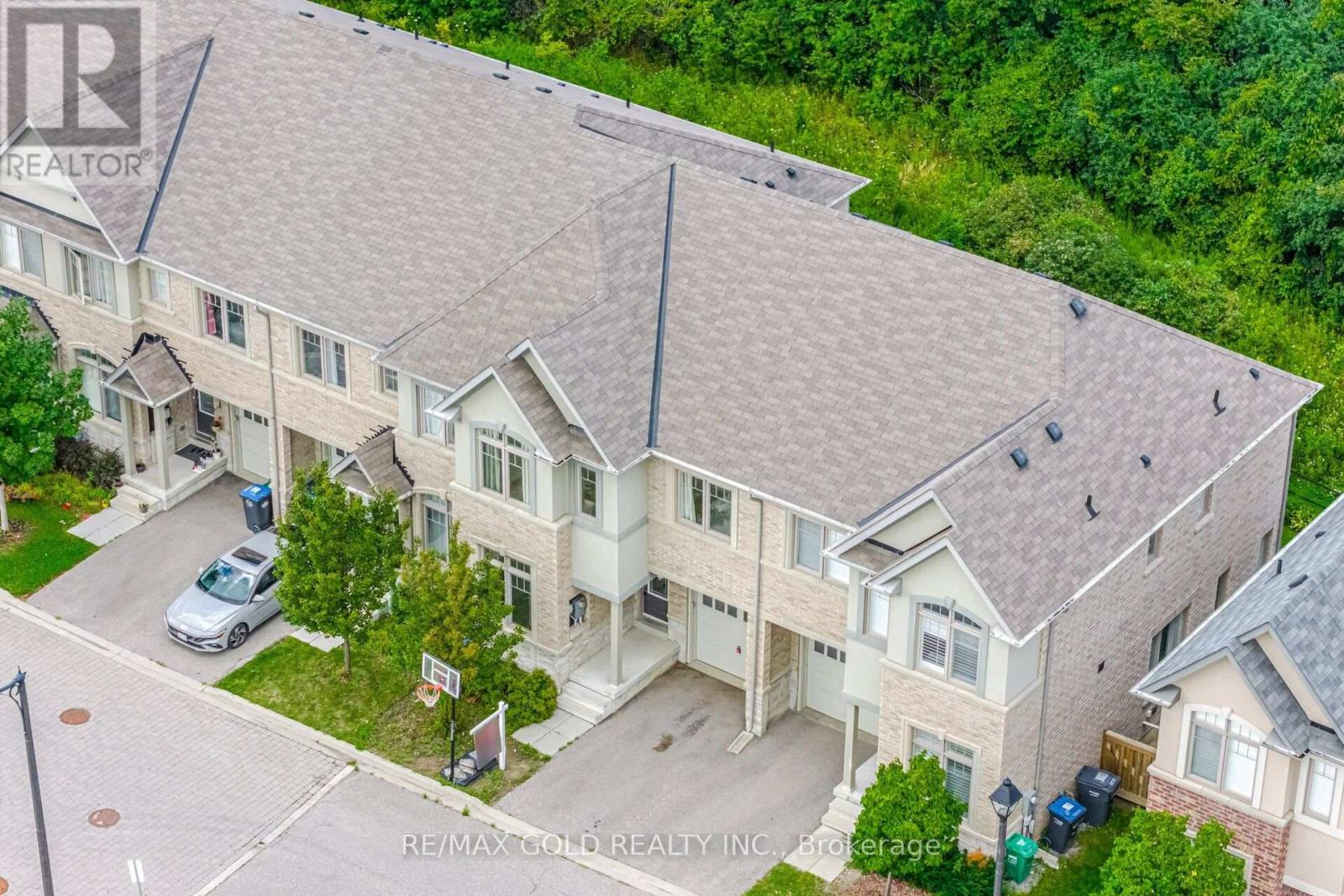 9 Oliana Way, Brampton, Ontario  L6Y 6G8 - Photo 2 - W13698382