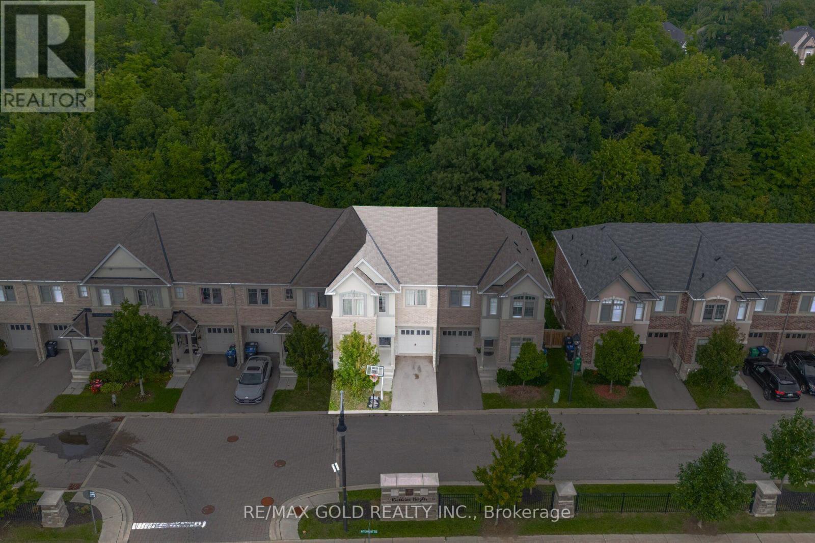 9 Oliana Way, Brampton, Ontario  L6Y 6G8 - Photo 3 - W13698382