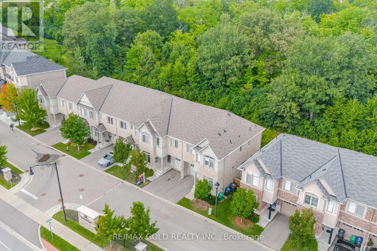 9 Oliana Way, Brampton, Ontario  L6Y 6G8 - Photo 4 - W13698382