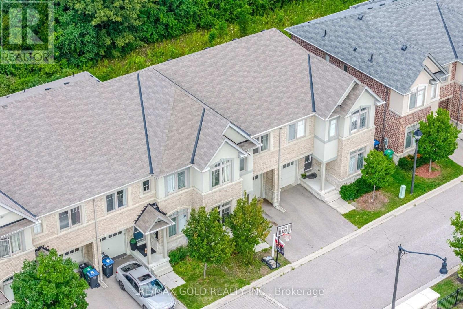 9 Oliana Way, Brampton, Ontario  L6Y 6G8 - Photo 7 - W13698382