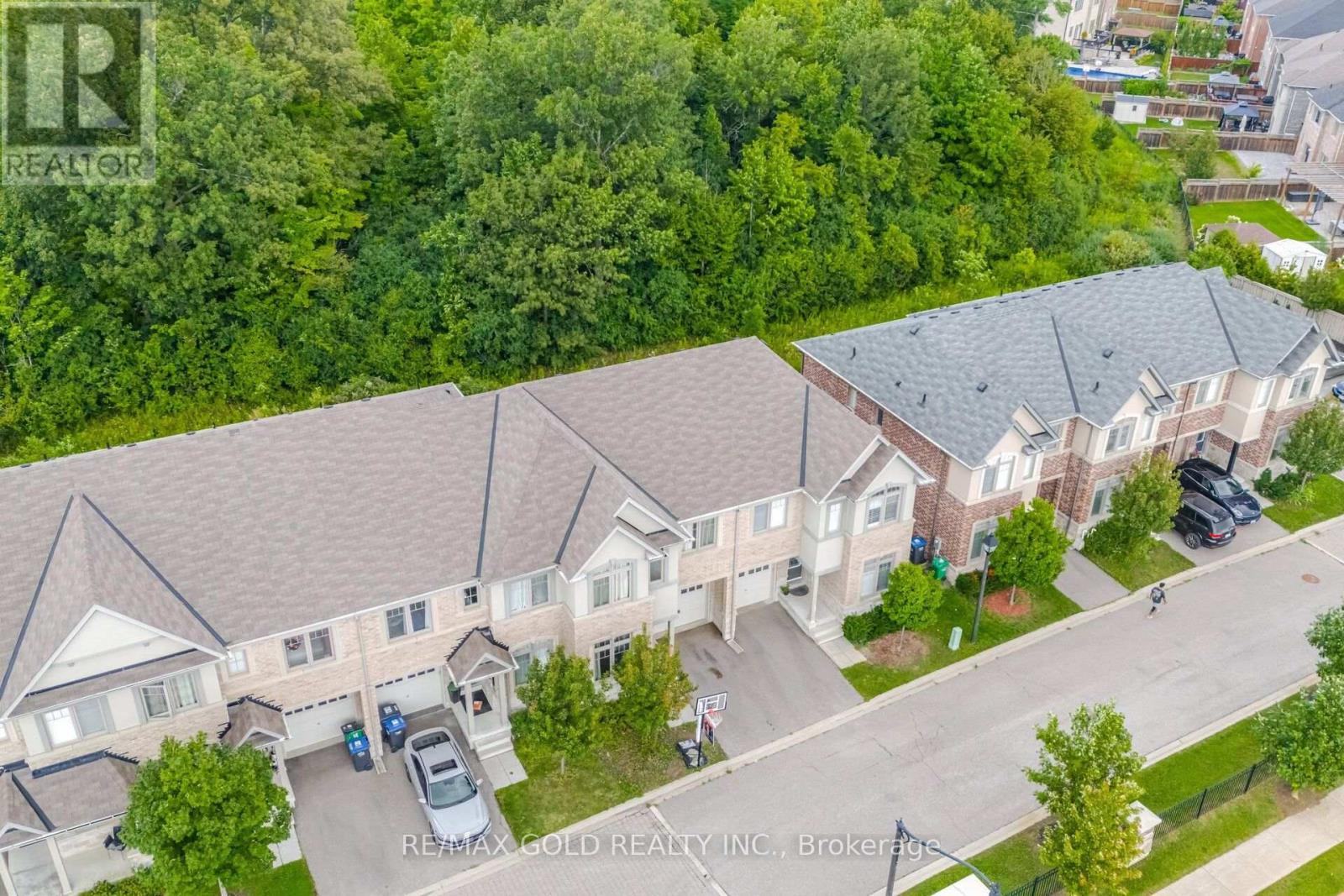 9 Oliana Way, Brampton, Ontario  L6Y 6G8 - Photo 5 - W13698382