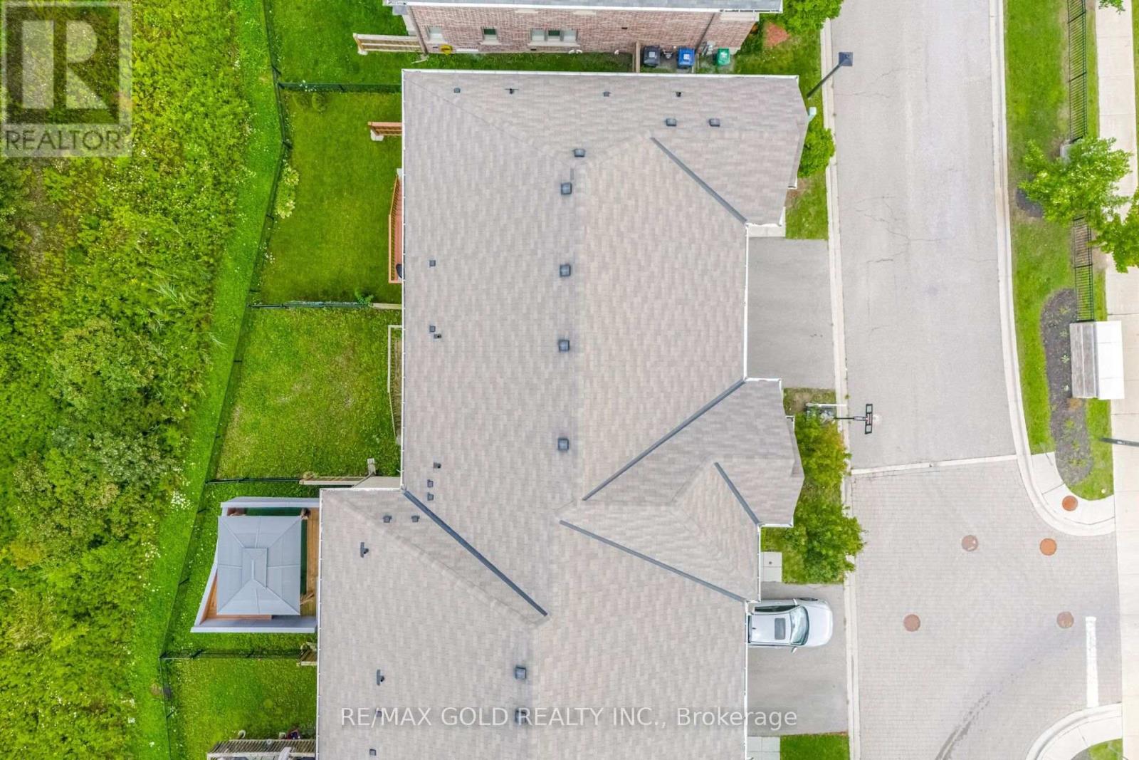 9 Oliana Way, Brampton, Ontario  L6Y 6G8 - Photo 6 - W13698382