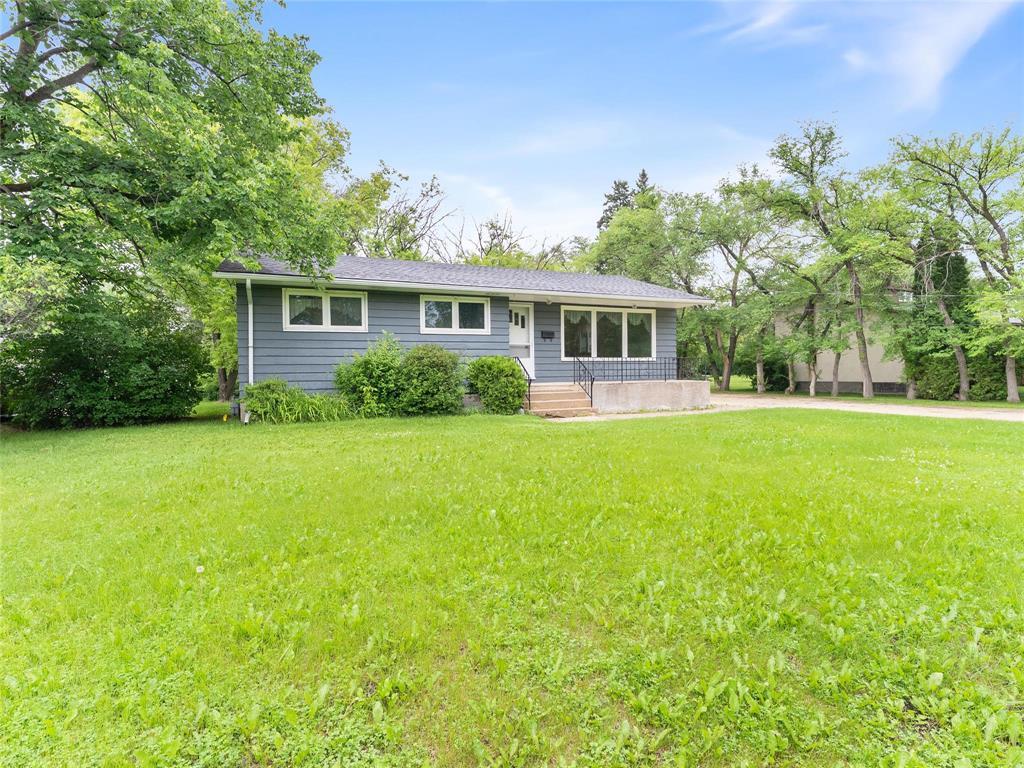 631 Hoddinott Road, East St Paul, Manitoba  R2E 0H7 - Photo 0 - 202616537