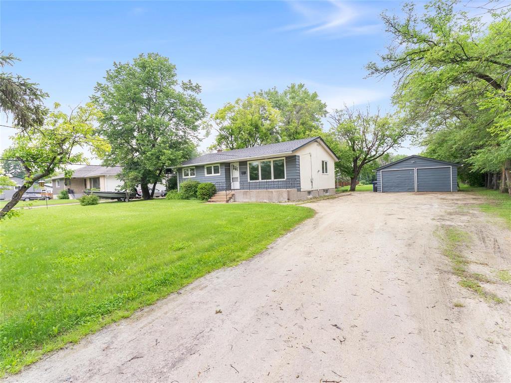 631 Hoddinott Road, East St Paul, Manitoba  R2E 0H7 - Photo 2 - 202616537