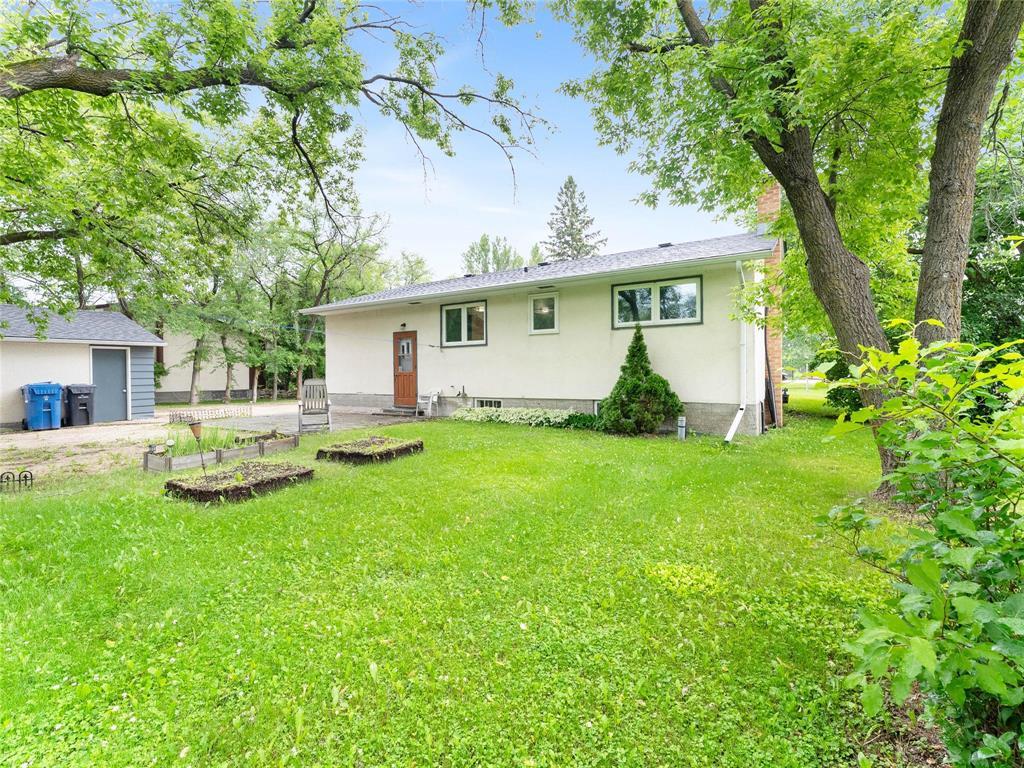 631 Hoddinott Road, East St Paul, Manitoba  R2E 0H7 - Photo 39 - 202616537