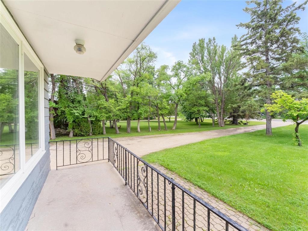 631 Hoddinott Road, East St Paul, Manitoba  R2E 0H7 - Photo 9 - 202616537