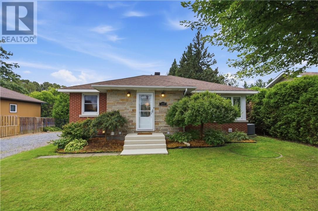 107 Patricia Street, Lively, Ontario  P3Y 1A5 - Photo 2 - 2129968