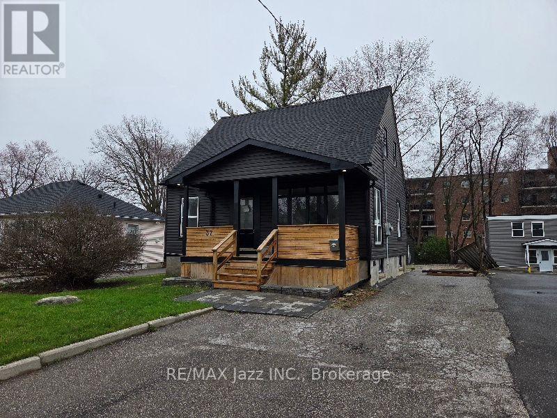 37 LINCOLN STREET, Ajax, Ontario