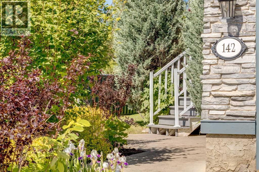142 Springbank Crescent Sw, Calgary, Alberta  T3H 3S6 - Photo 4 - A2337350