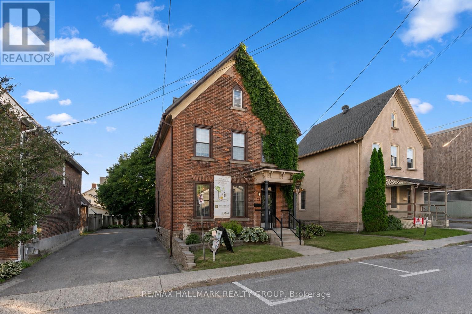 32 ST. ANDREW STREET, Brockville, Ontario