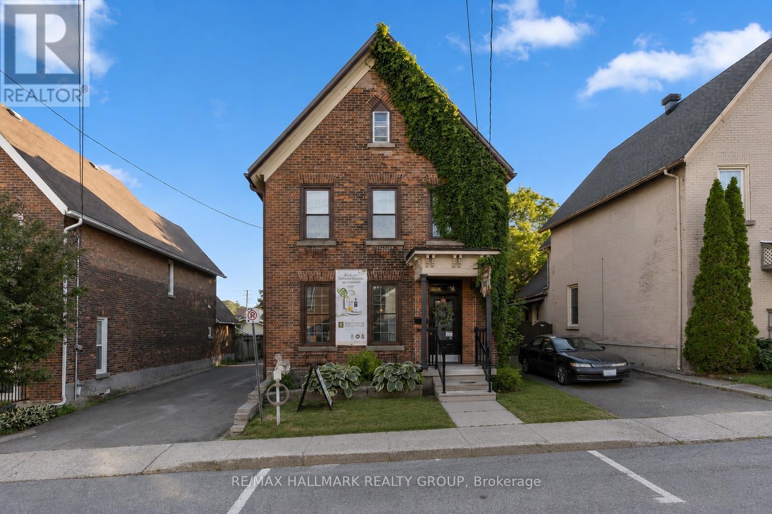 32 St. Andrew Street, Brockville, Ontario  K6V 4X4 - Photo 2 - X13709526