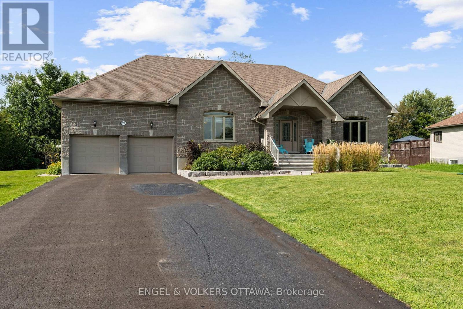 557 Tullamore Street, Ottawa, Ontario  K1X 0A2 - Photo 2 - X13709558
