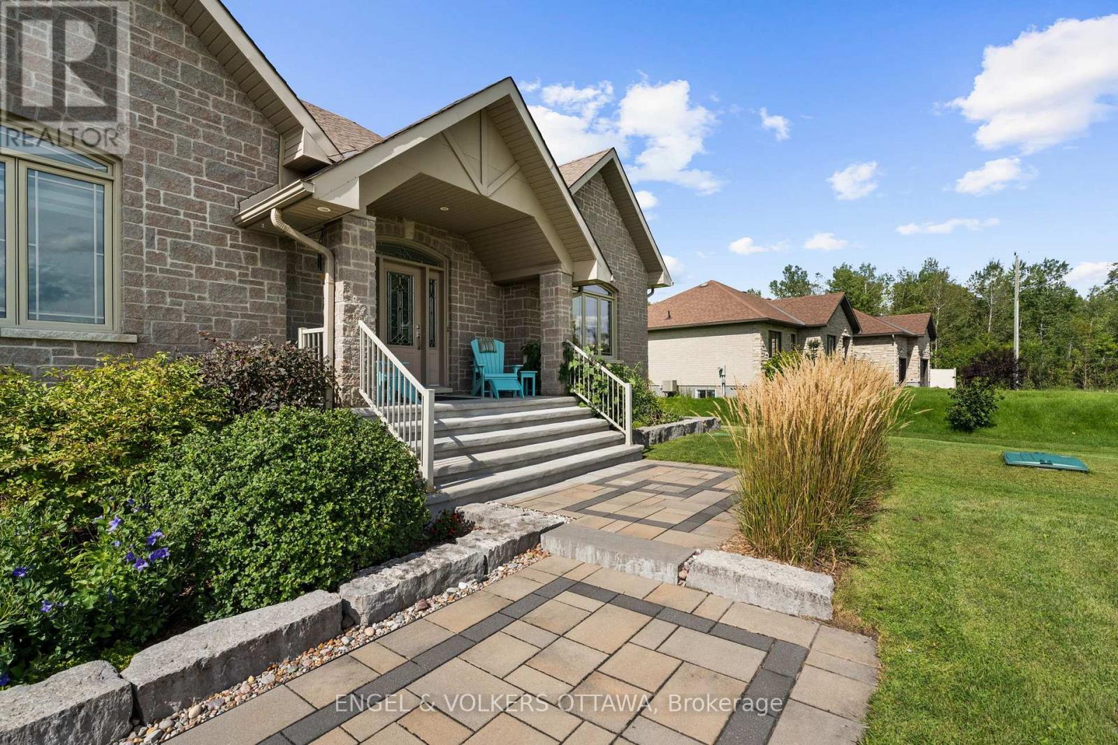 557 Tullamore Street, Ottawa, Ontario  K1X 0A2 - Photo 4 - X13709558