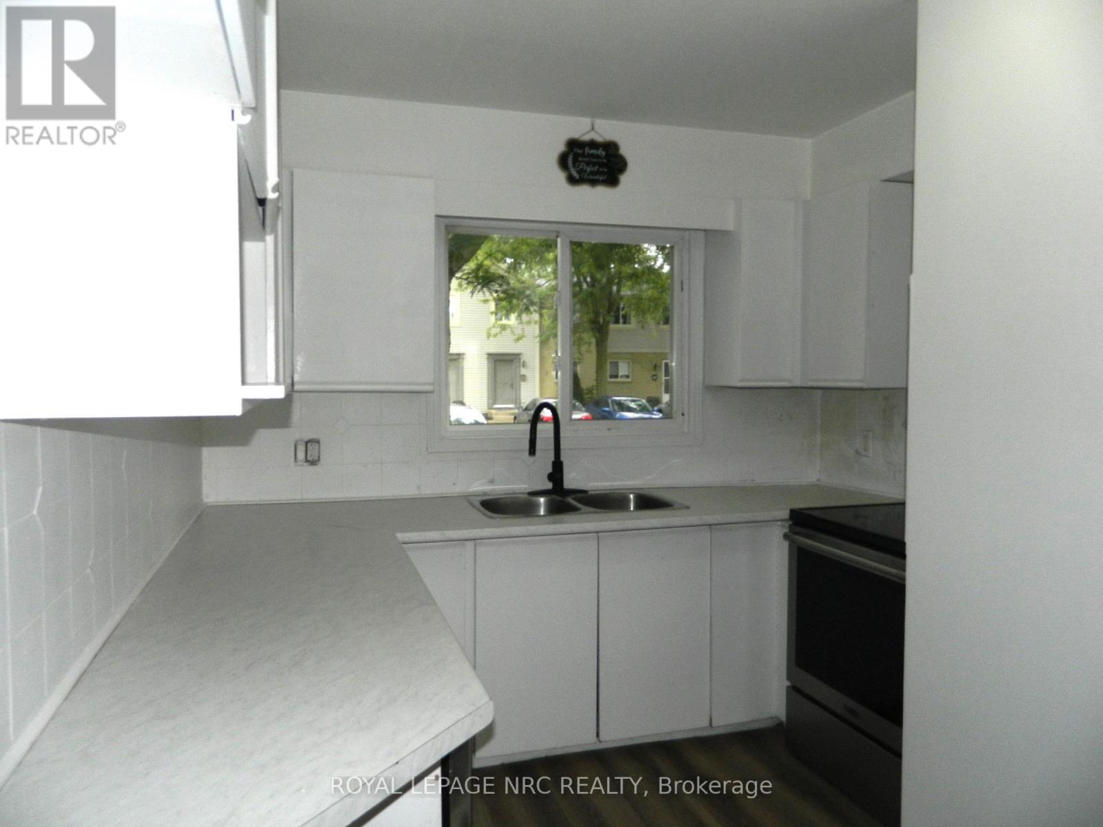 53 - 65 Dorchester Boulevard, St. Catharines, Ontario  L2M 7T8 - Photo 2 - X13709758