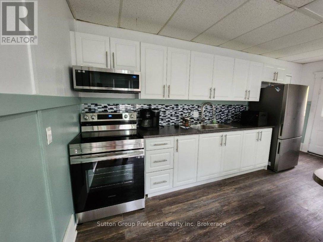 1792 Longwoods Road, Southwest Middlesex, Ontario  N0L 2N9 - Photo 10 - X13709668