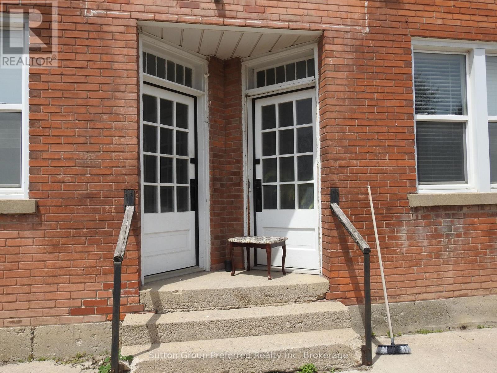 1792 Longwoods Road, Southwest Middlesex, Ontario  N0L 2N9 - Photo 2 - X13709668