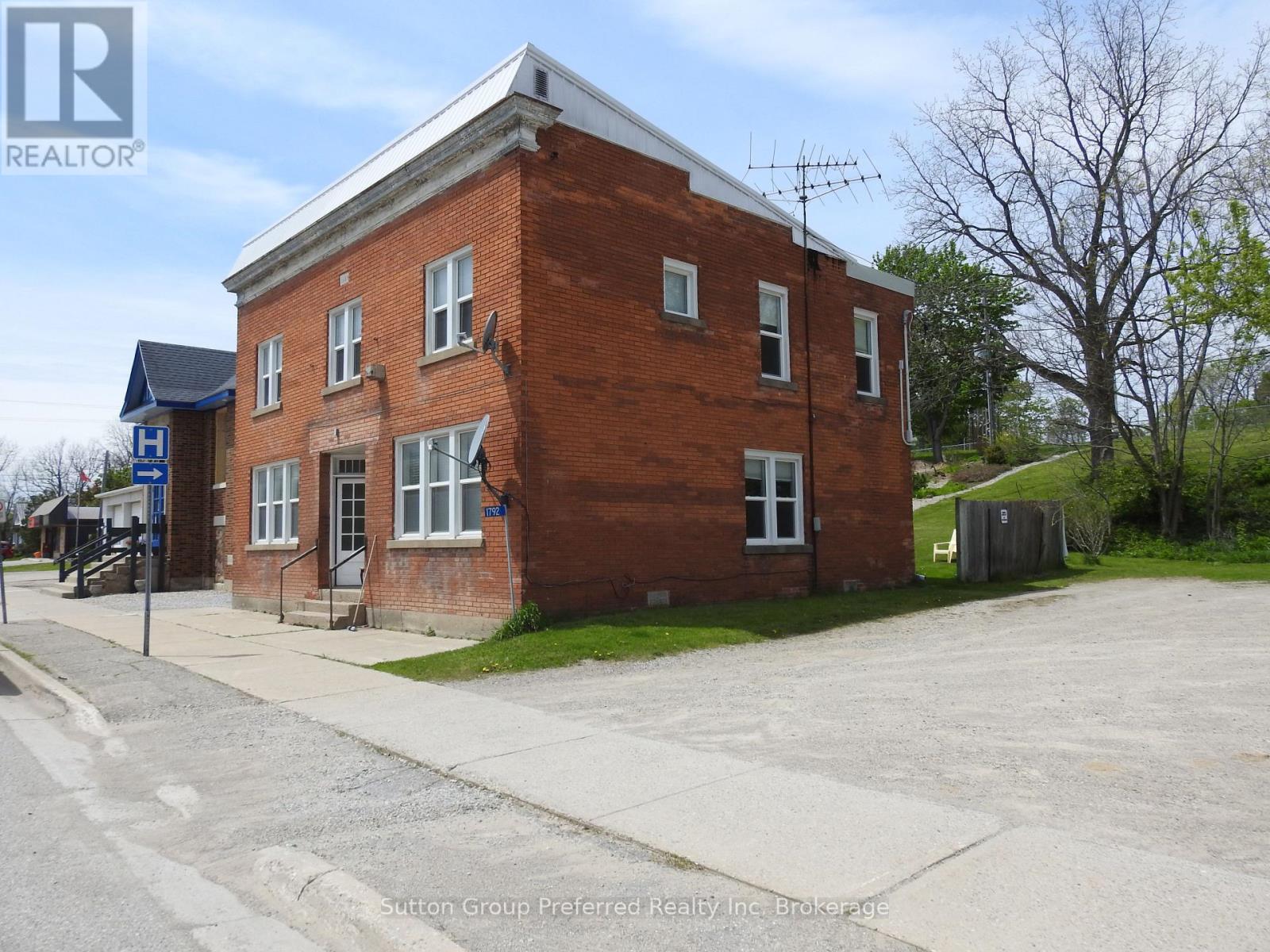 1792 Longwoods Road, Southwest Middlesex, Ontario  N0L 2N9 - Photo 4 - X13709668