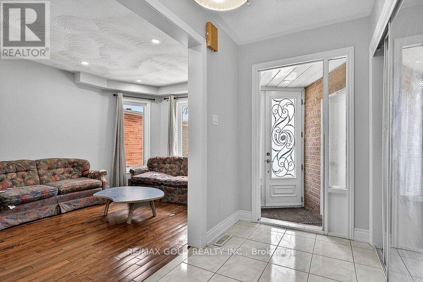35 Kirk Drive, Brampton, Ontario L6X 4E6 - Photo 3 - W13705040