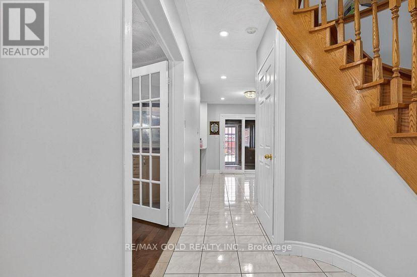35 Kirk Drive, Brampton, Ontario L6X 4E6 - Photo 7 - W13705040