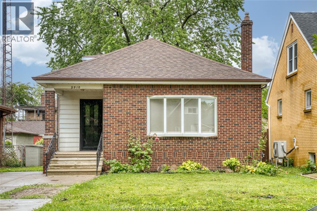 MLS# 26020698: 2010 OLIVE, Windsor, Canada