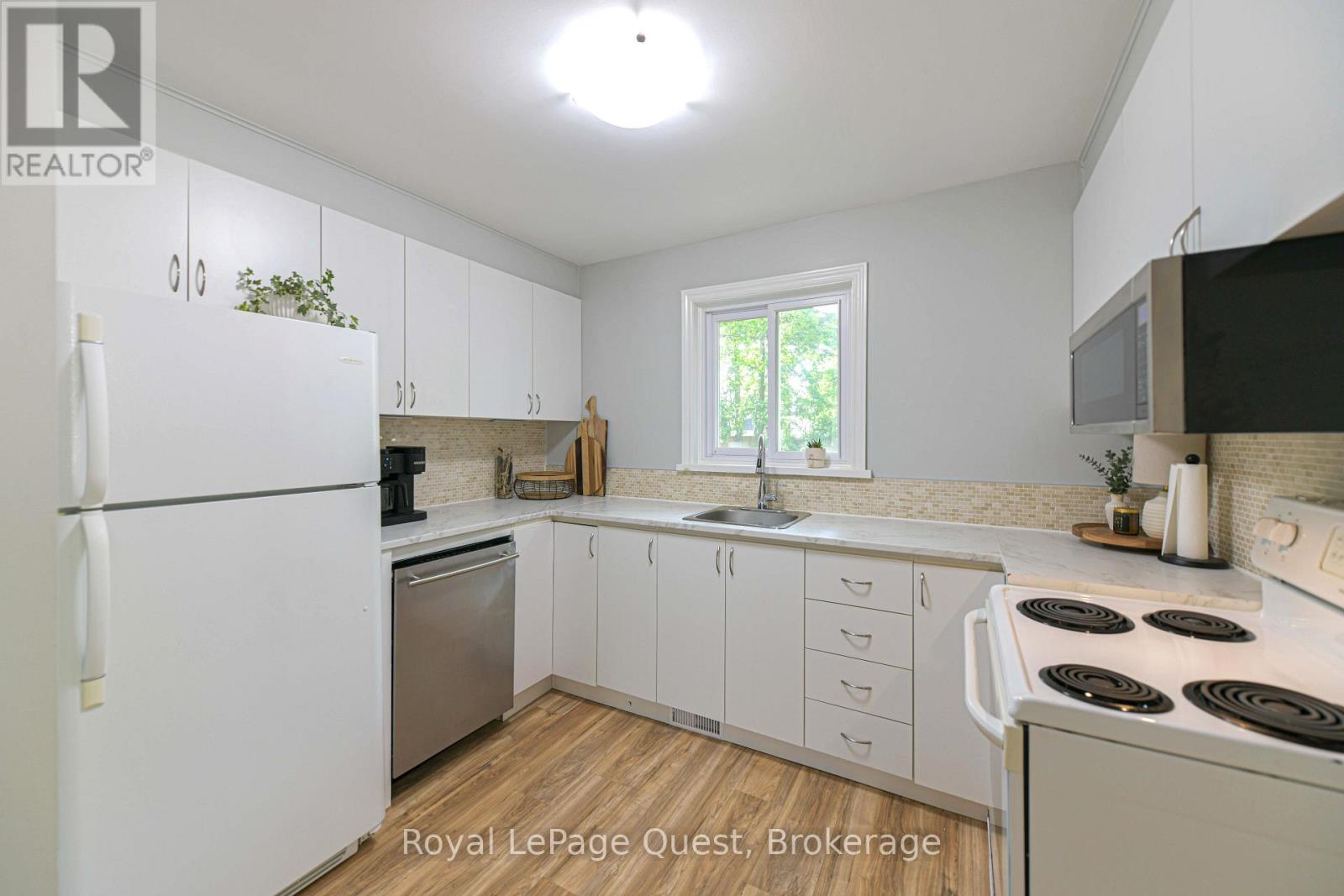 401 Mississaga Street W, Orillia, Ontario  L3V 3C4 - Photo 14 - S13709598