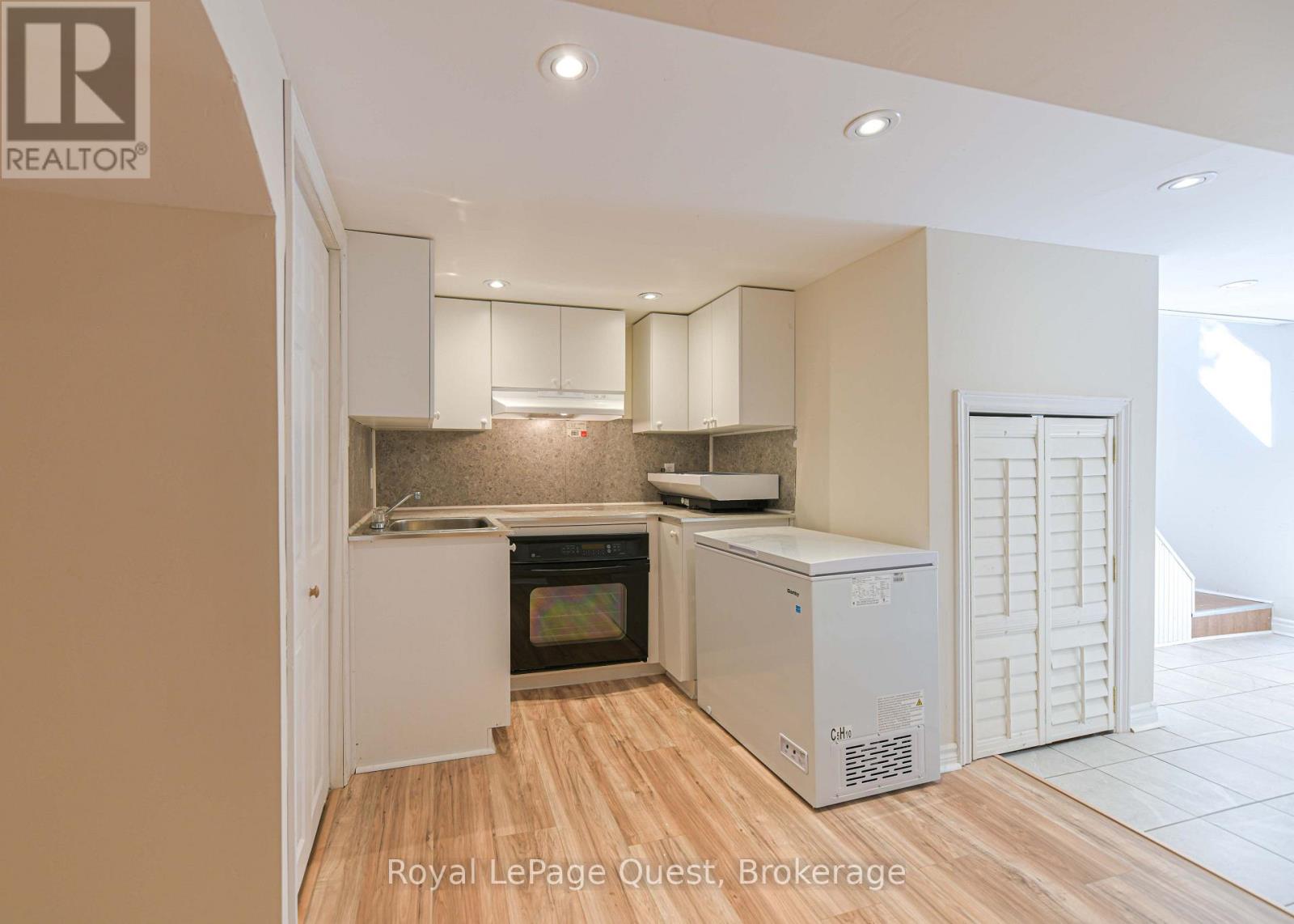 401 Mississaga Street W, Orillia, Ontario  L3V 3C4 - Photo 27 - S13709598