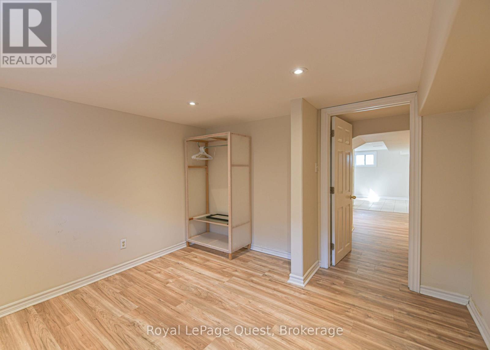 401 Mississaga Street W, Orillia, Ontario  L3V 3C4 - Photo 36 - S13709598