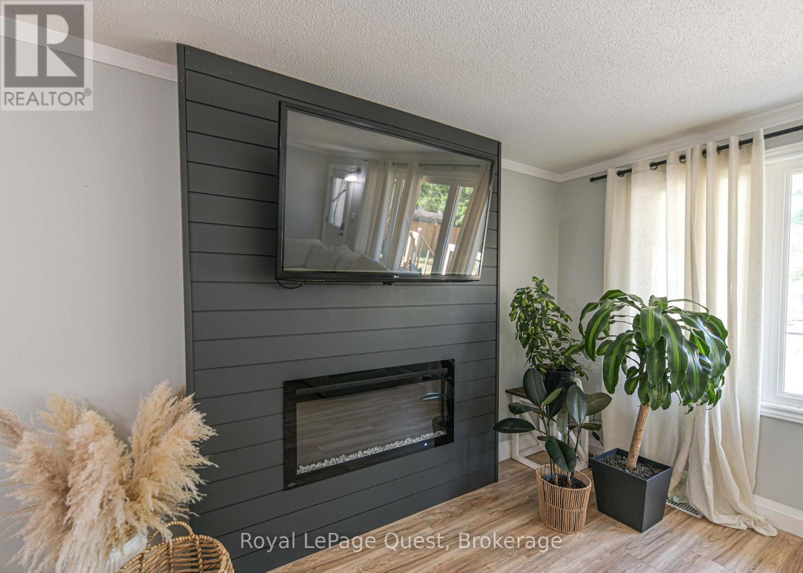 401 Mississaga Street W, Orillia, Ontario  L3V 3C4 - Photo 8 - S13709598