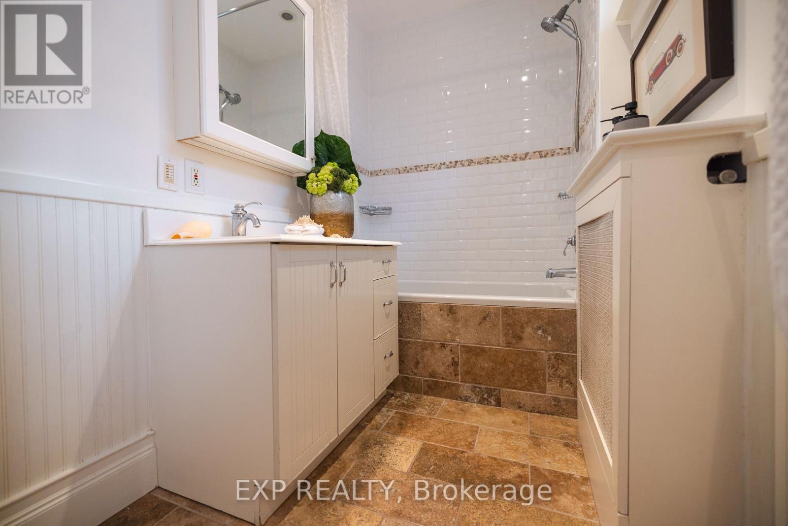 86 Willowbank Boulevard, Toronto, Ontario  M5N 1G6 - Photo 15 - C13709488