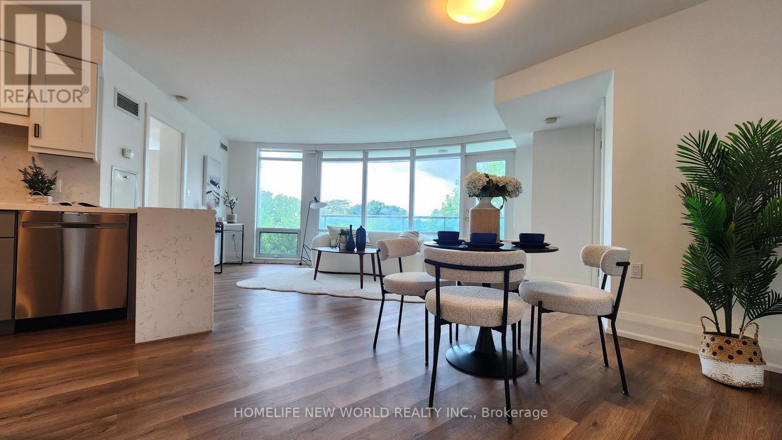 404 - 3830 Bathurst Street, Toronto, Ontario M3H 6C5 - Photo 2 - C13709496