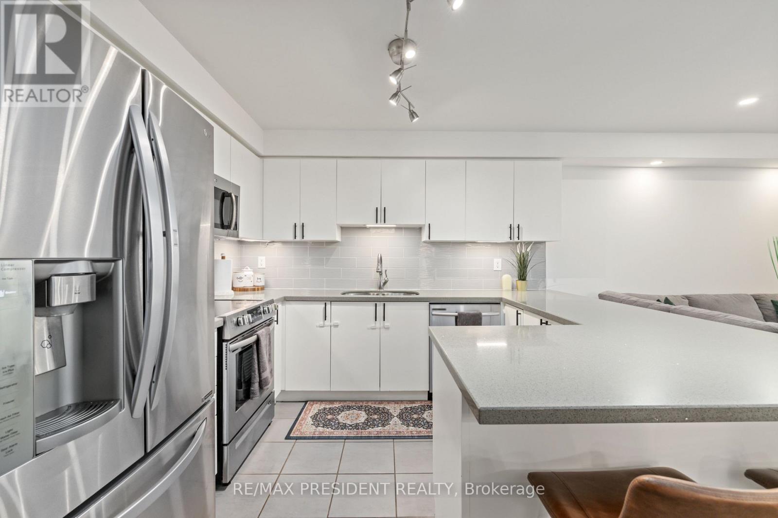 108 Underwood Drive, Whitby, Ontario  L1M 0K9 - Photo 6 - E13709508
