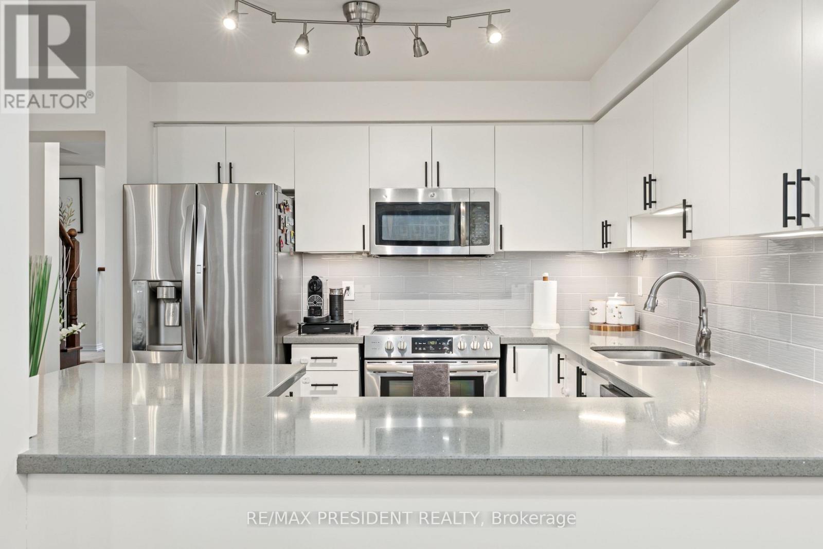 108 Underwood Drive, Whitby, Ontario  L1M 0K9 - Photo 8 - E13709508