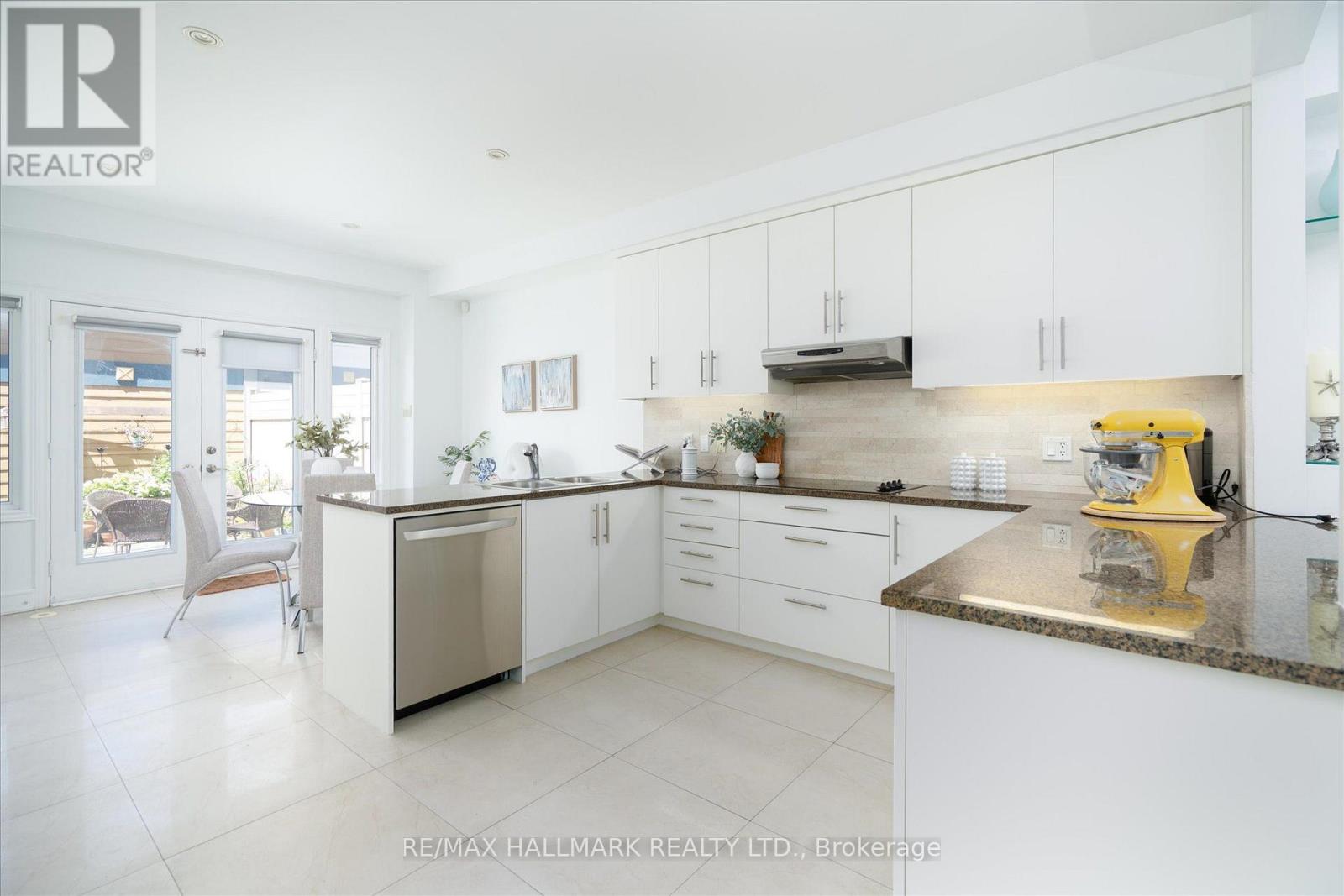 82 Woodbine Avenue, Toronto, Ontario  M4L 2A2 - Photo 10 - E13709516