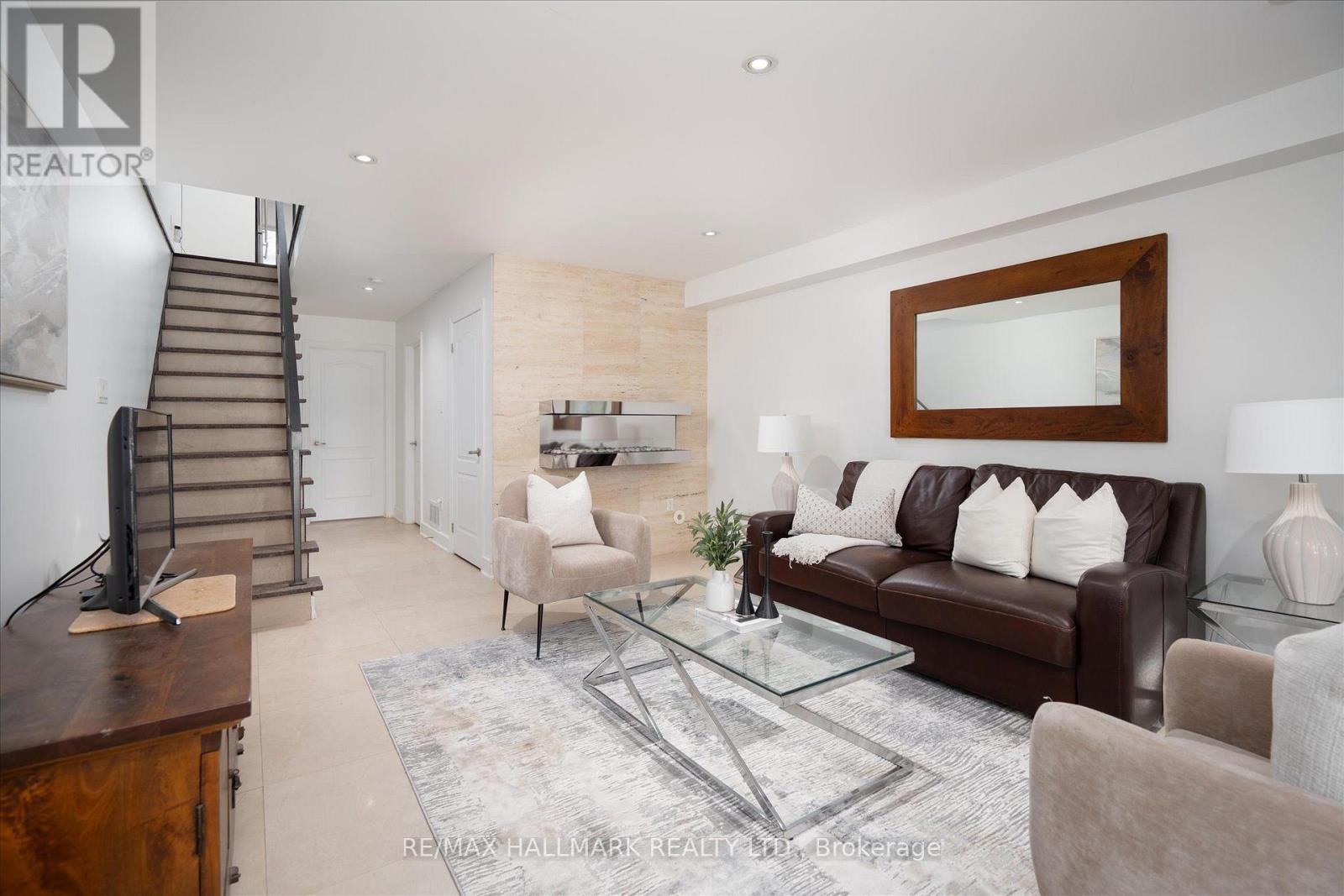 82 Woodbine Avenue, Toronto, Ontario  M4L 2A2 - Photo 27 - E13709516