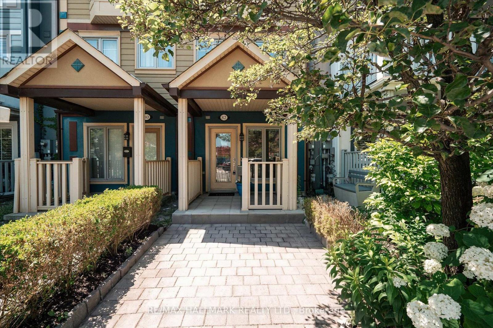 82 Woodbine Avenue, Toronto, Ontario  M4L 2A2 - Photo 3 - E13709516